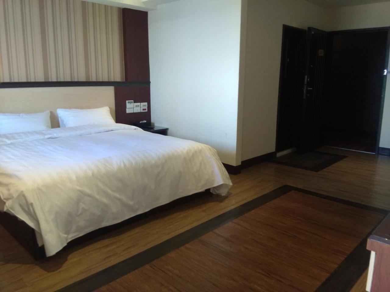 Dengfeng Milan Business Hotel Huwei Exterior photo